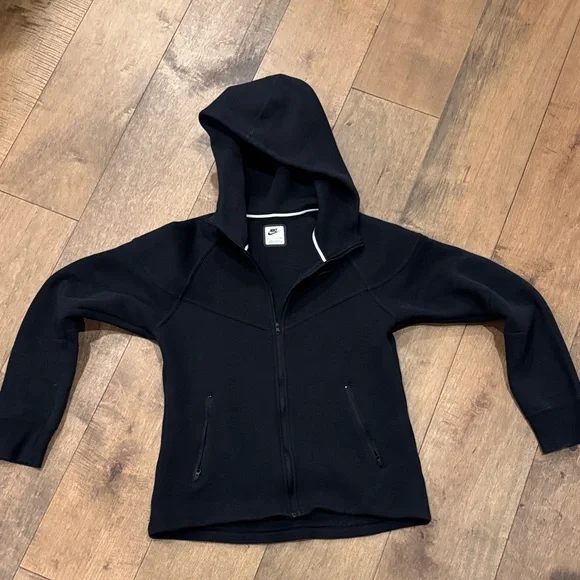 Women’s Nike Tech - Picture 1 of 4